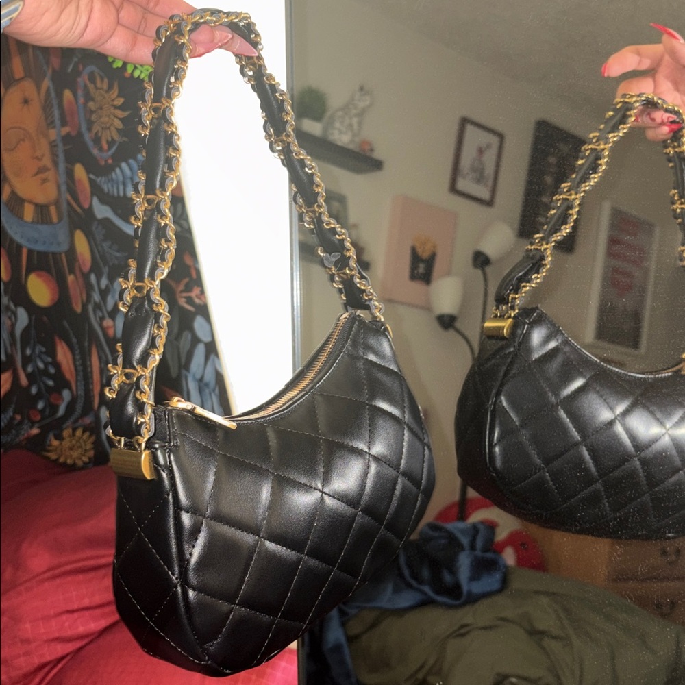 Elegant Black Quilted Shoulder Bag